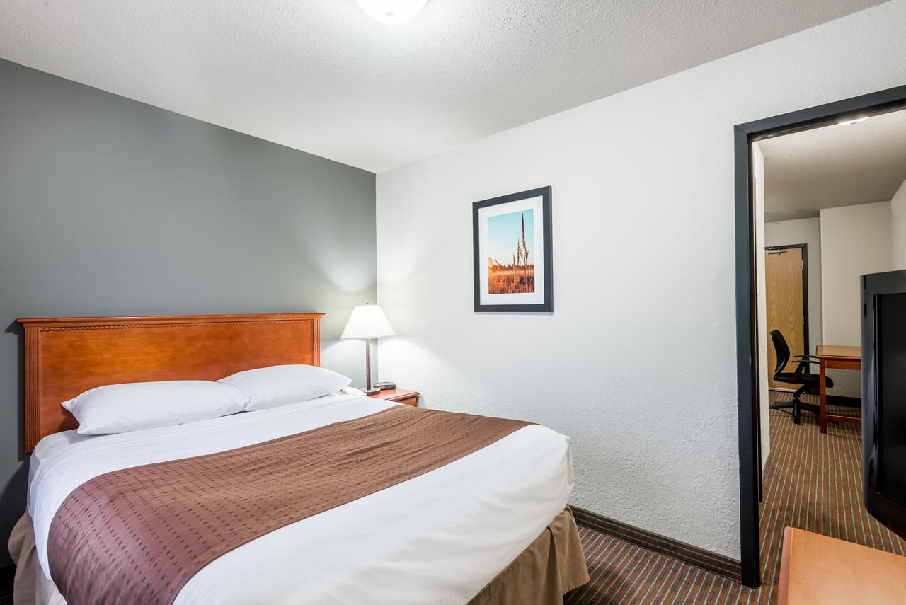 Hotel Super 8 By Wyndham Grande Prairie Extérieur photo