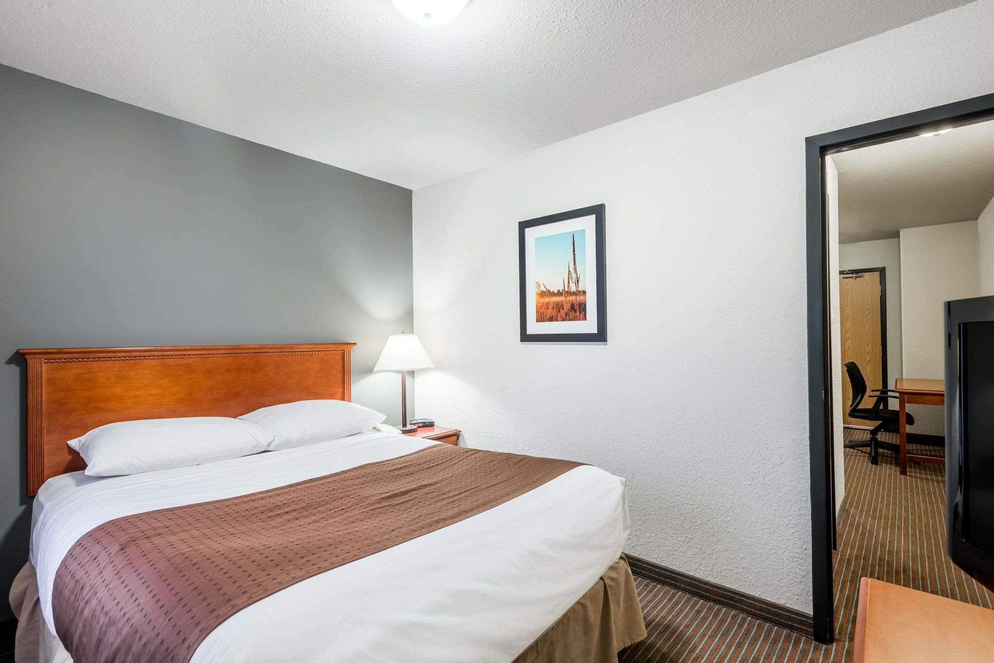Hotel Super 8 By Wyndham Grande Prairie Extérieur photo