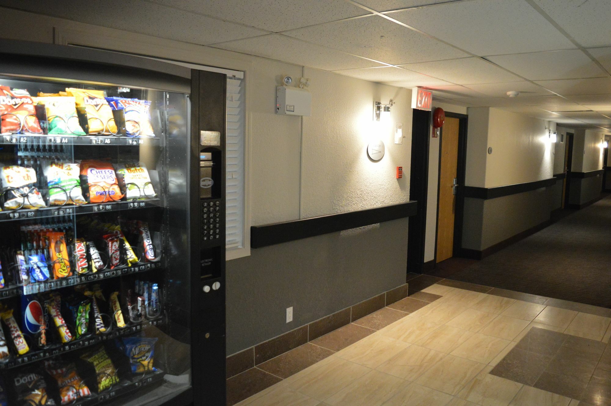 Hotel Super 8 By Wyndham Grande Prairie Extérieur photo